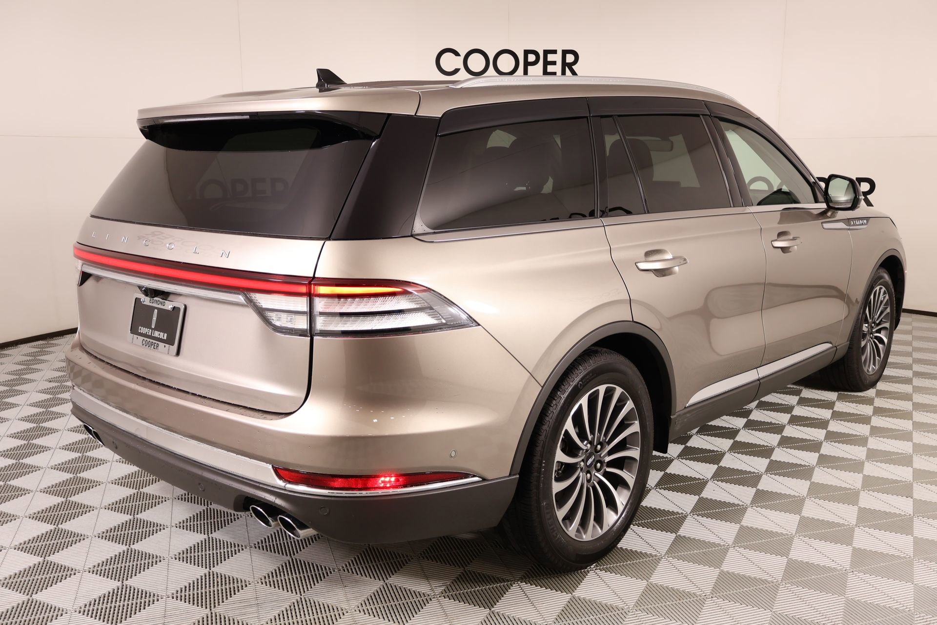 Used 2021 Lincoln Aviator Reserve w/ Equipment Group 201A RWD image 23