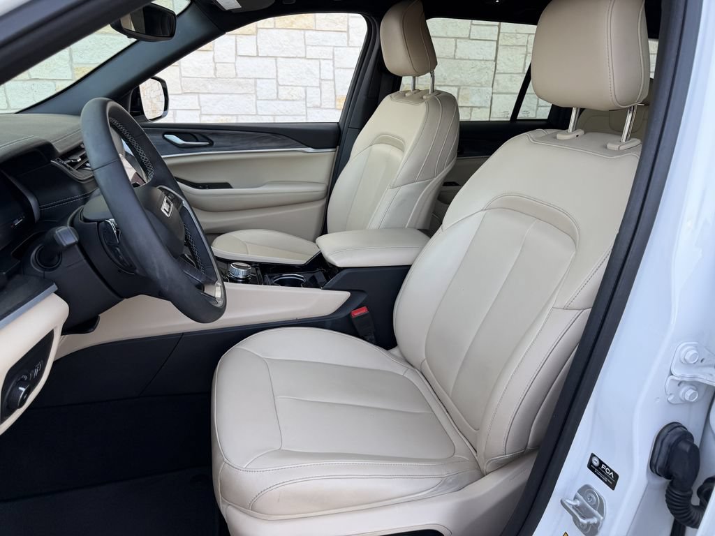 Used 2023 Jeep Grand Cherokee Limited w/ Black Appearance Package RWD image 24