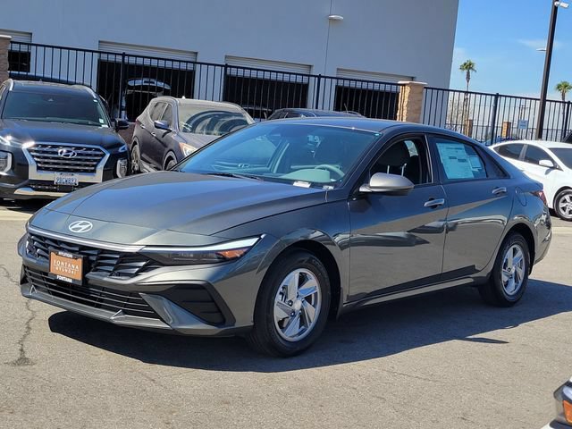 New 2026 Hyundai Elantra SE FWD image 2