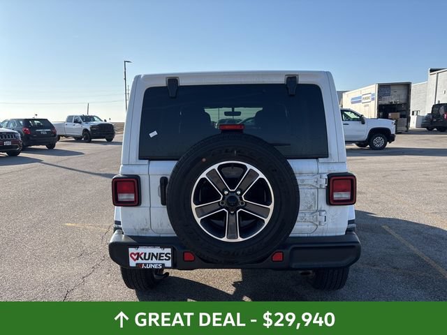 Used 2023 Jeep Wrangler Unlimited Sahara AWD/4WD image 9