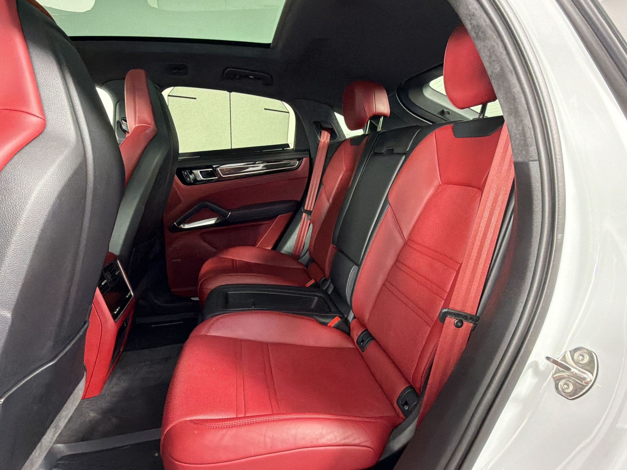 Certified 2023 Porsche Cayenne Turbo AWD/4WD image 18