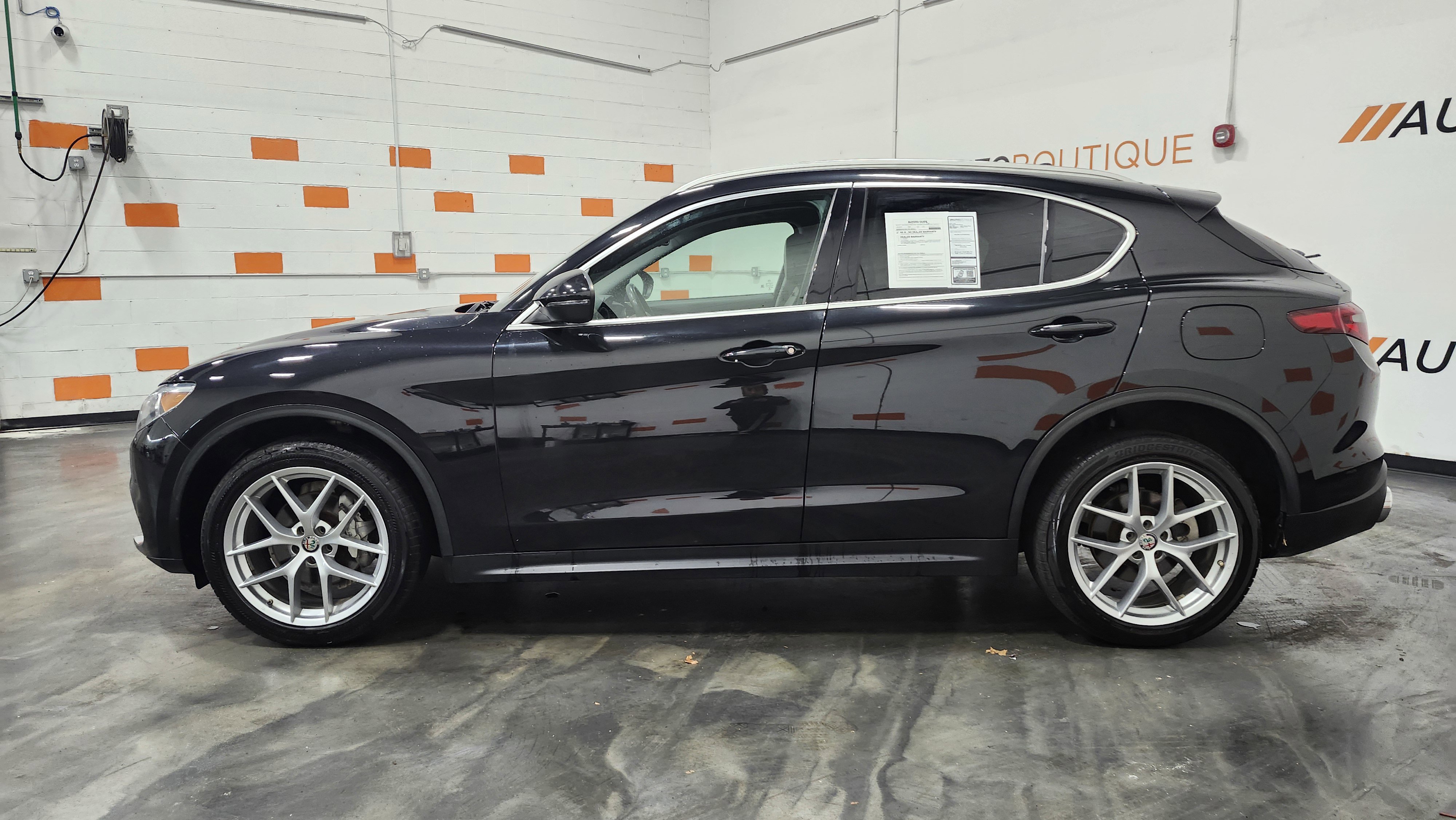 Used 2018 Alfa Romeo Stelvio AWD image 17