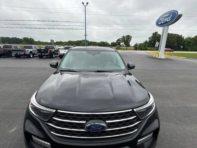Used 2020 Ford Explorer XLT w/ Equipment Group 202A AWD/4WD image 2