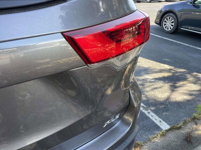 Used 2017 Toyota Highlander XLE FWD image 13