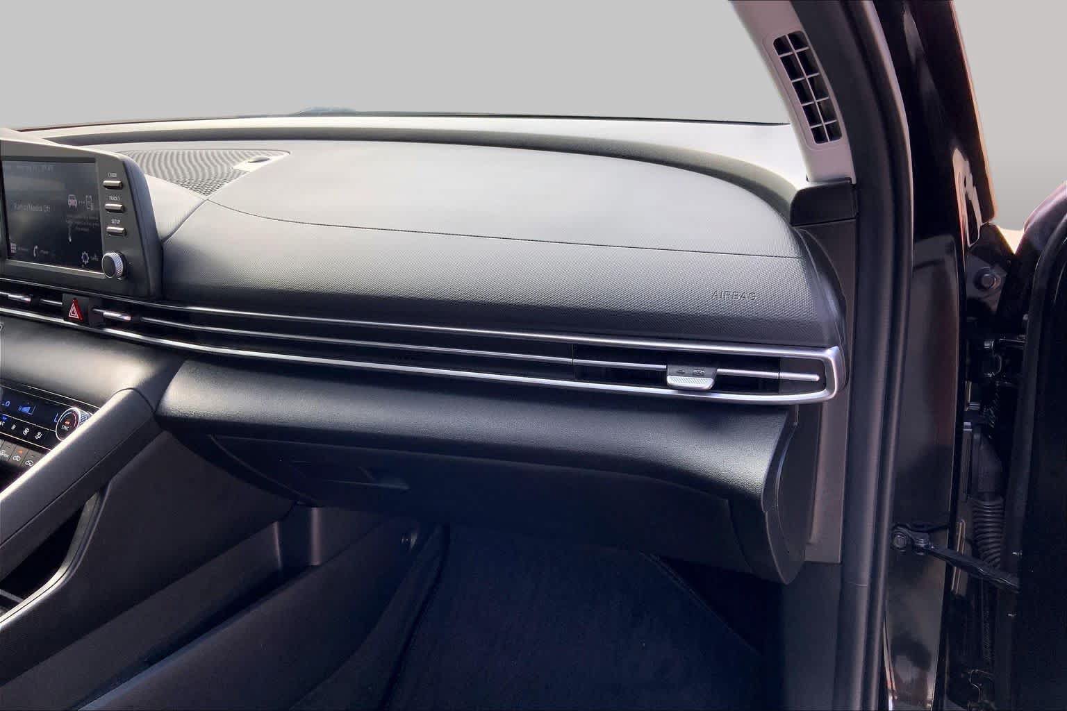Certified 2023 Hyundai Elantra SEL FWD image 18
