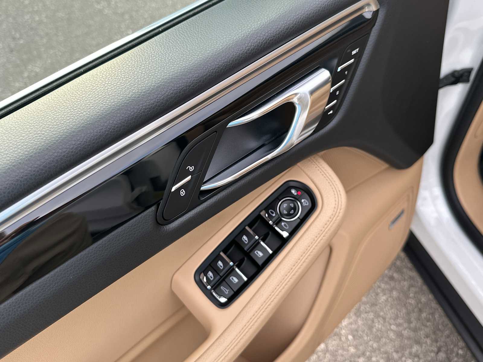 Used 2018 Porsche Macan S image 14