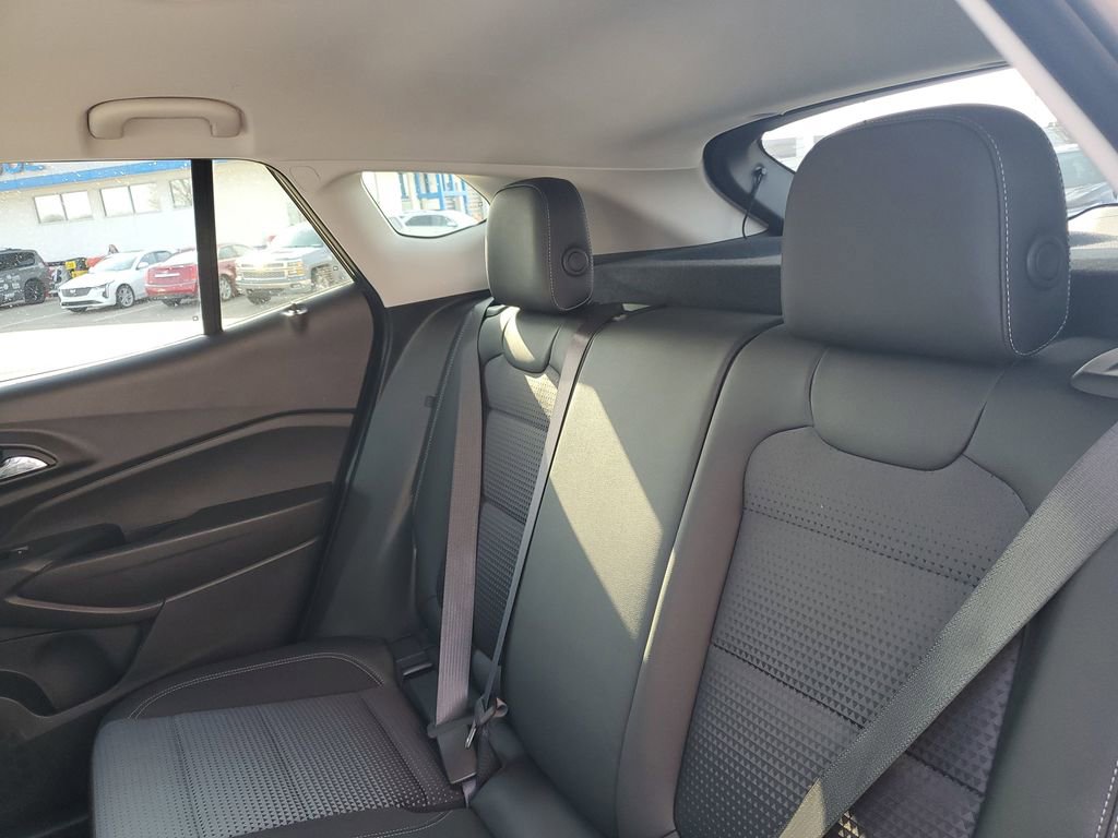 Used 2025 Chevrolet Trax LT w/ LT Convenience Package image 30