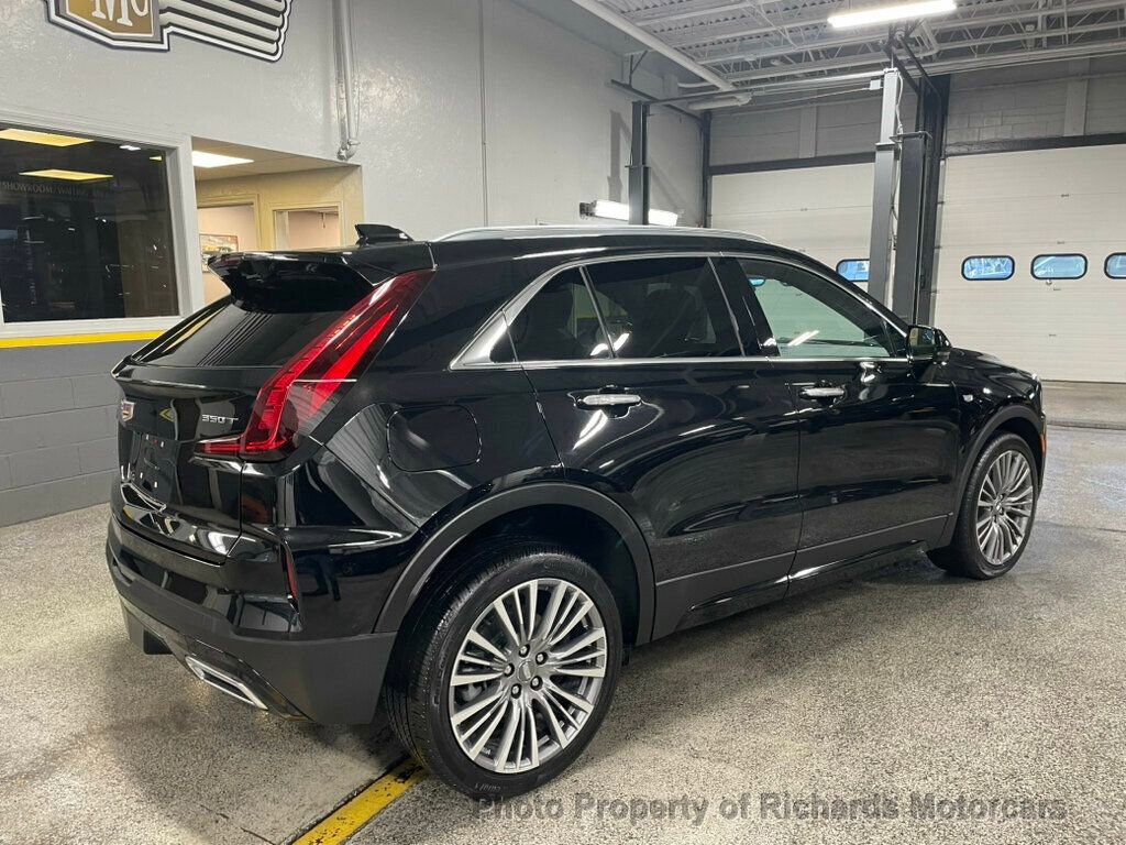 Used 2024 Cadillac XT4 Premium Luxury image 3
