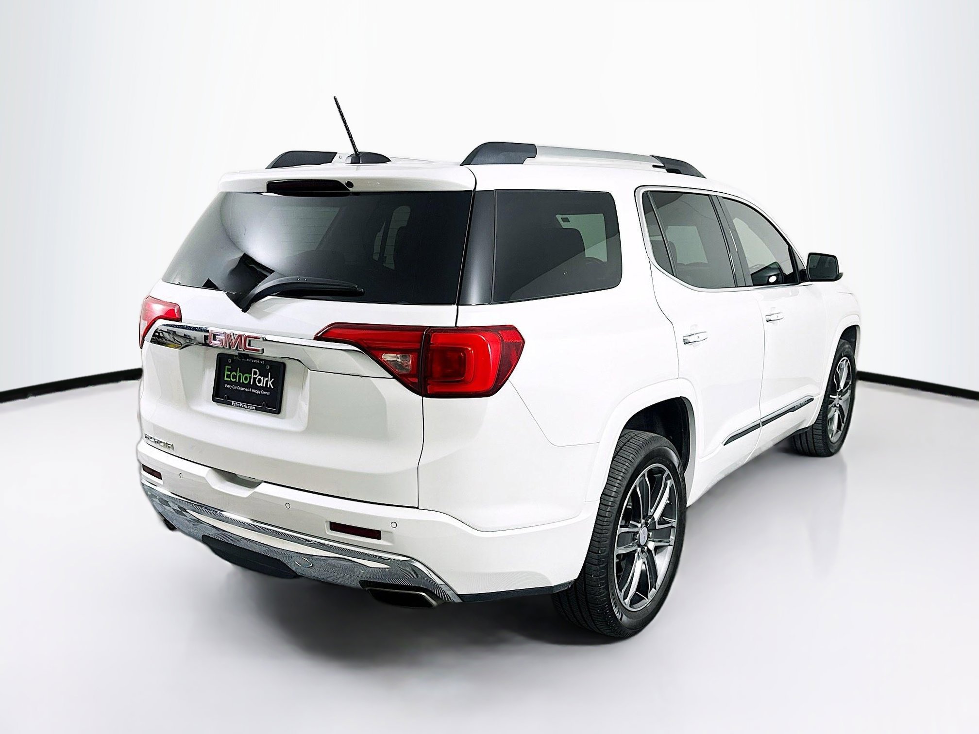 Used 2019 GMC Acadia Denali w/ Technology Package FWD image 9