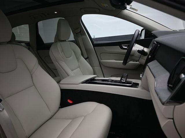 Used 2024 Volvo XC60 B5 Plus image 33