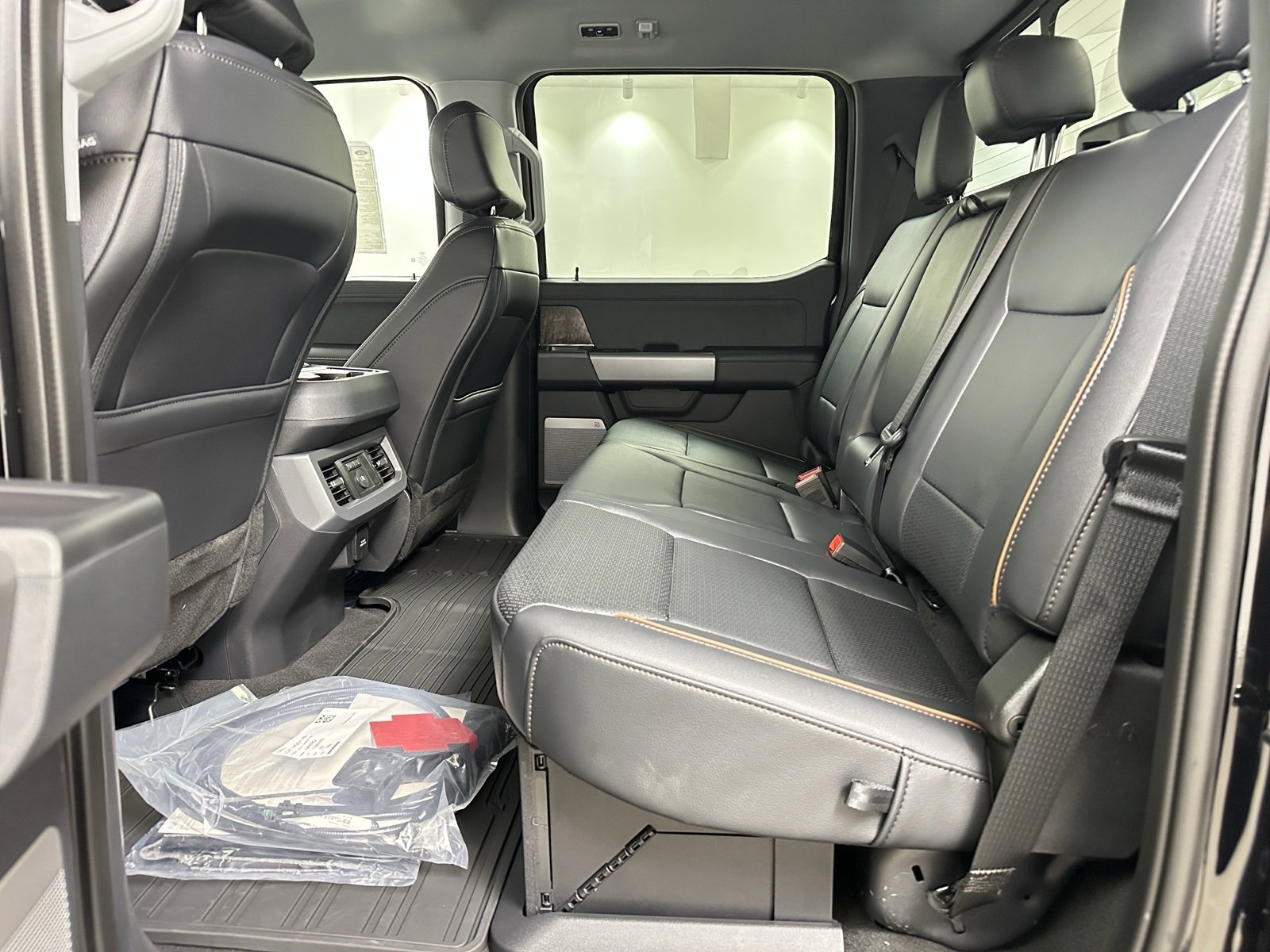 New 2025 Ford F250 Lariat w/ Lariat Ultimate Package image 16