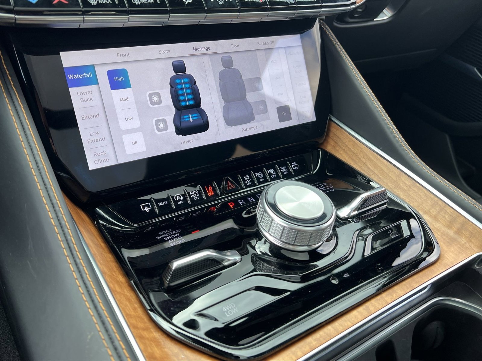 Used 2024 Jeep Grand Wagoneer Series III image 21