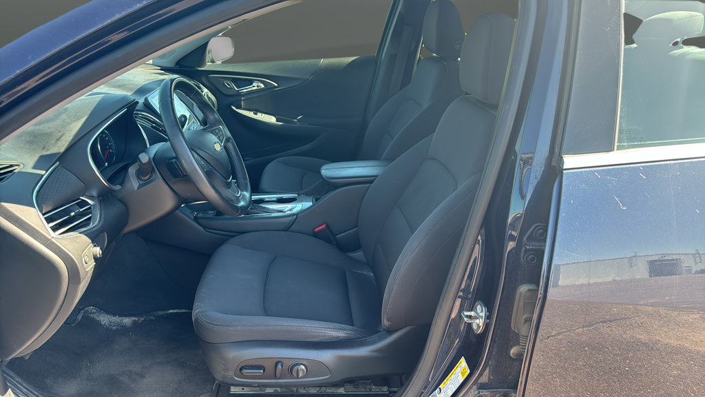 Used 2017 Chevrolet Malibu LT FWD image 9