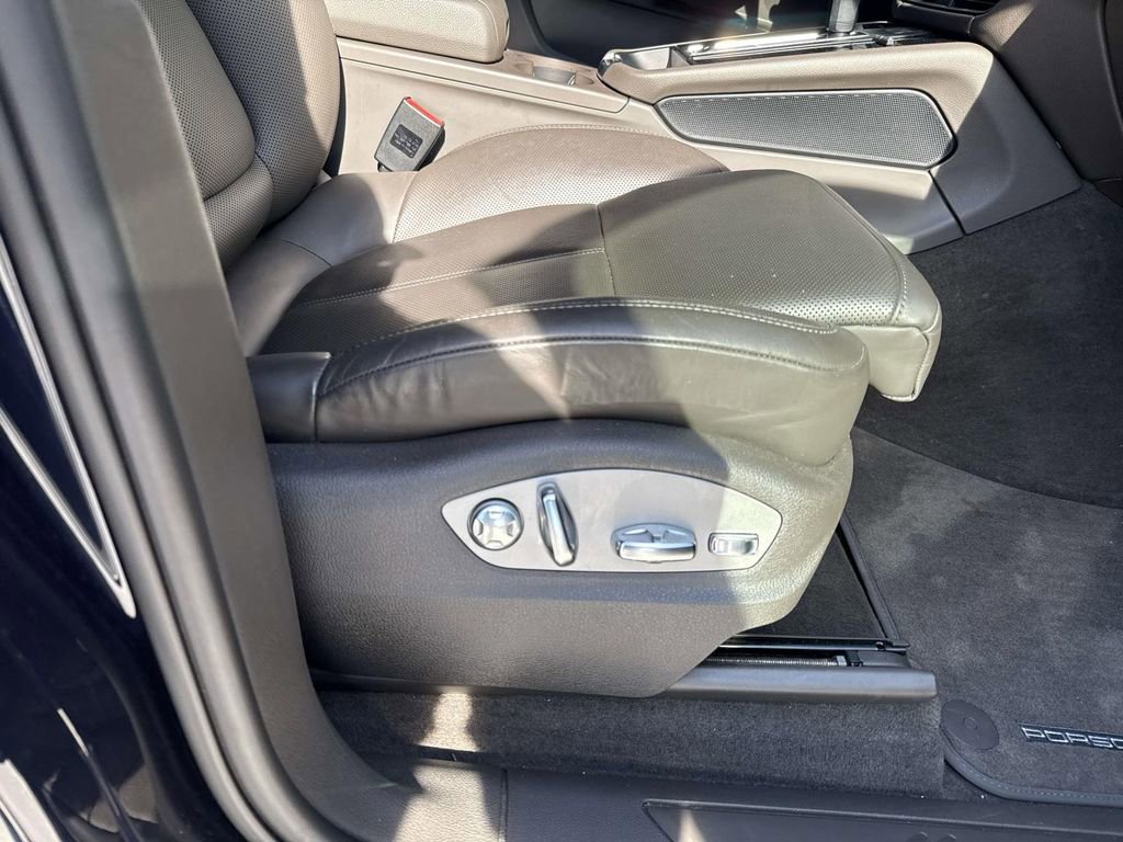 Certified 2023 Porsche Macan Turbo image 17