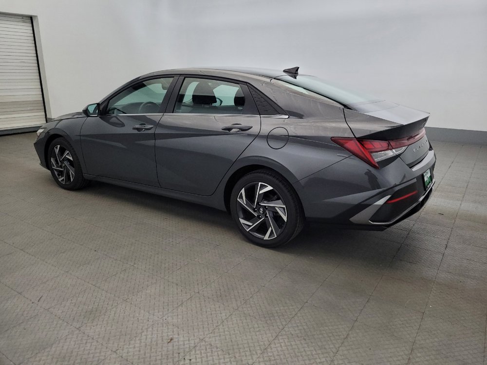 Used 2025 Hyundai Elantra SEL FWD image 3