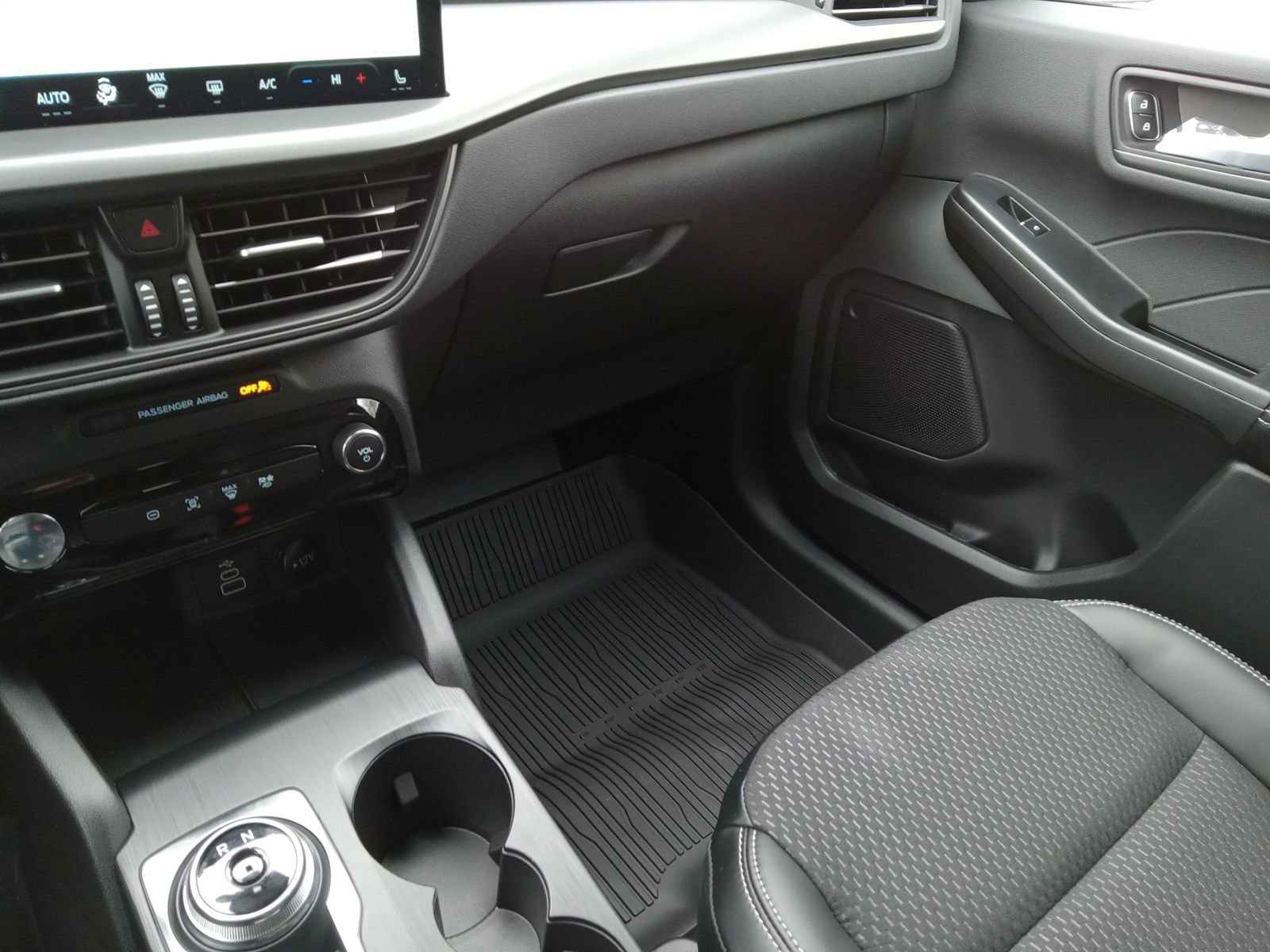 Used 2025 Ford Escape SE image 20