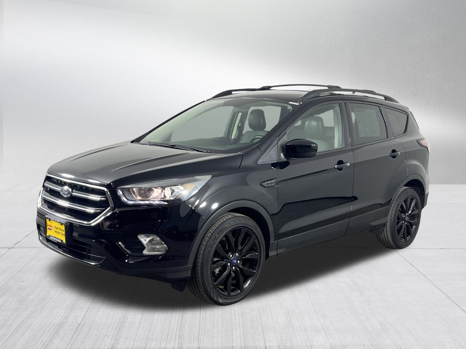 Used 2018 Ford Escape SE w/ SE Sport Appearance Package image 3
