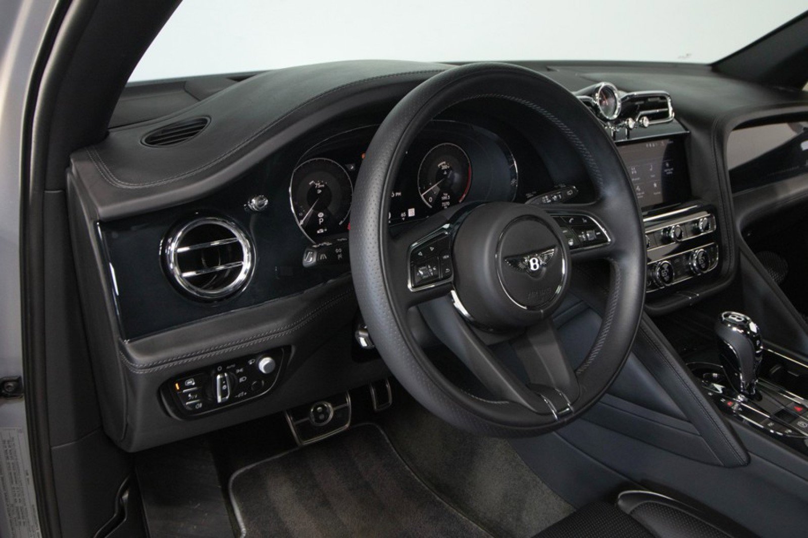 Used 2023 Bentley Bentayga Speed image 36