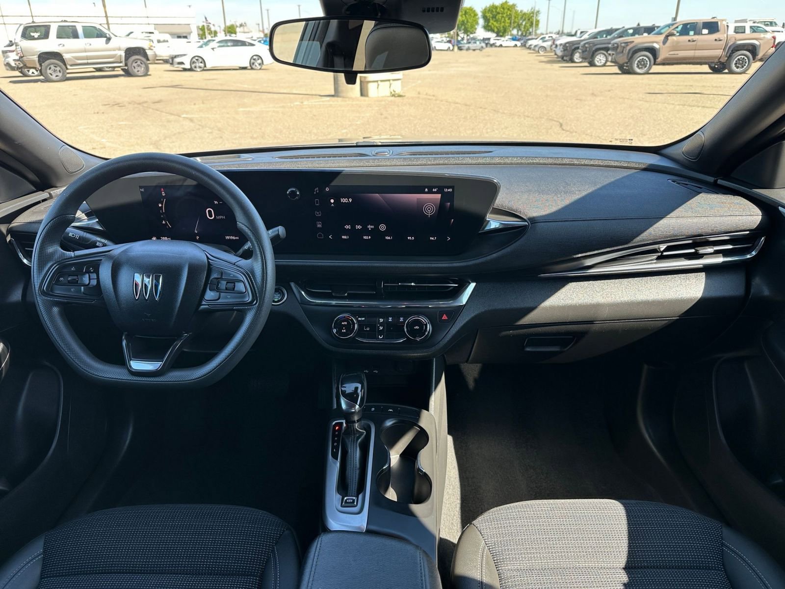 Used 2025 Buick Envista Preferred image 33