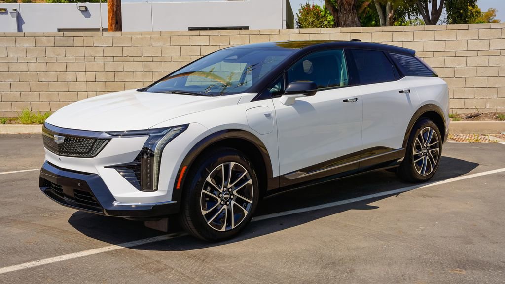New 2026 Cadillac Optiq Sport 2 RWD image 3