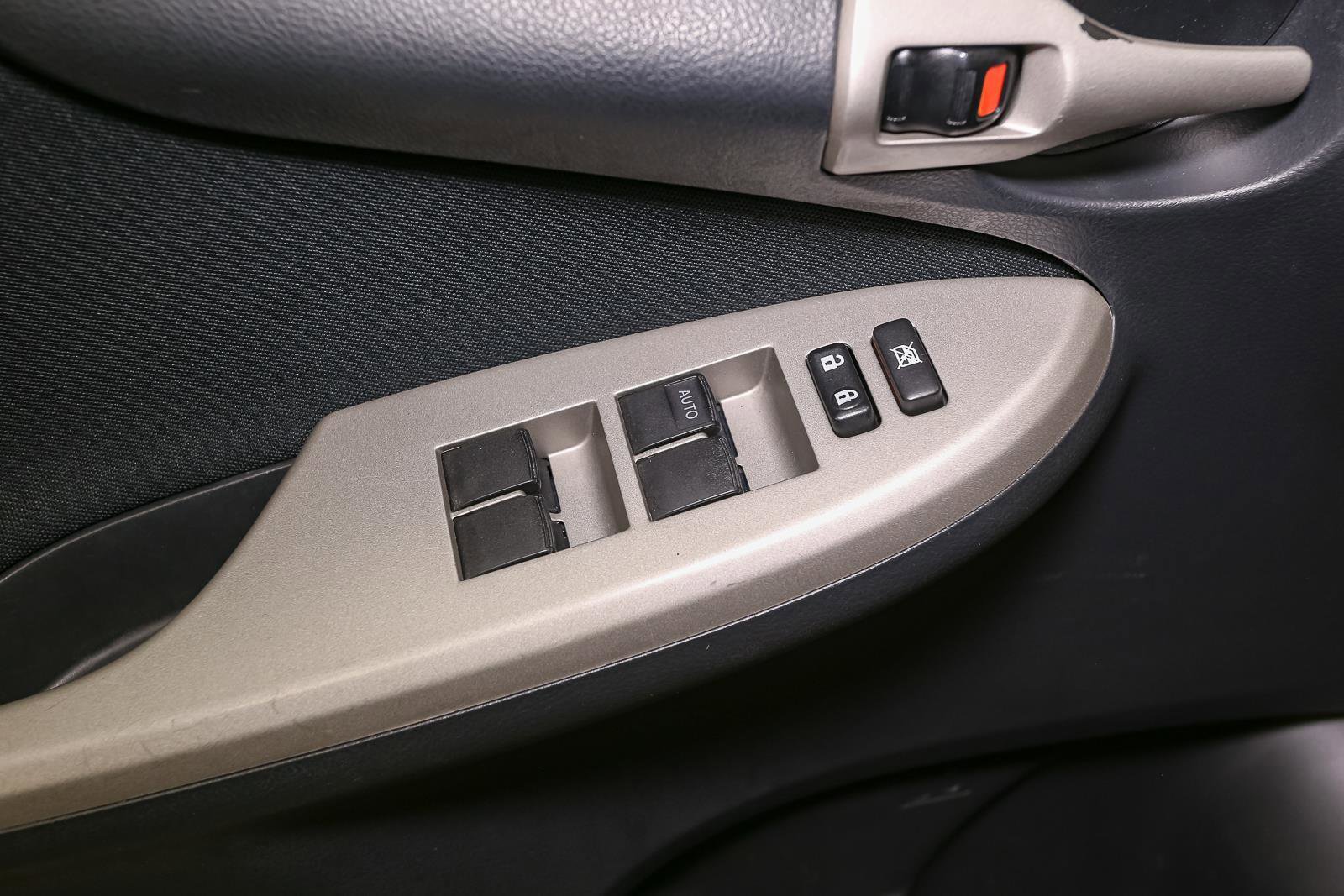 Used 2013 Toyota Corolla S w/ Premium Pkg FWD image 32