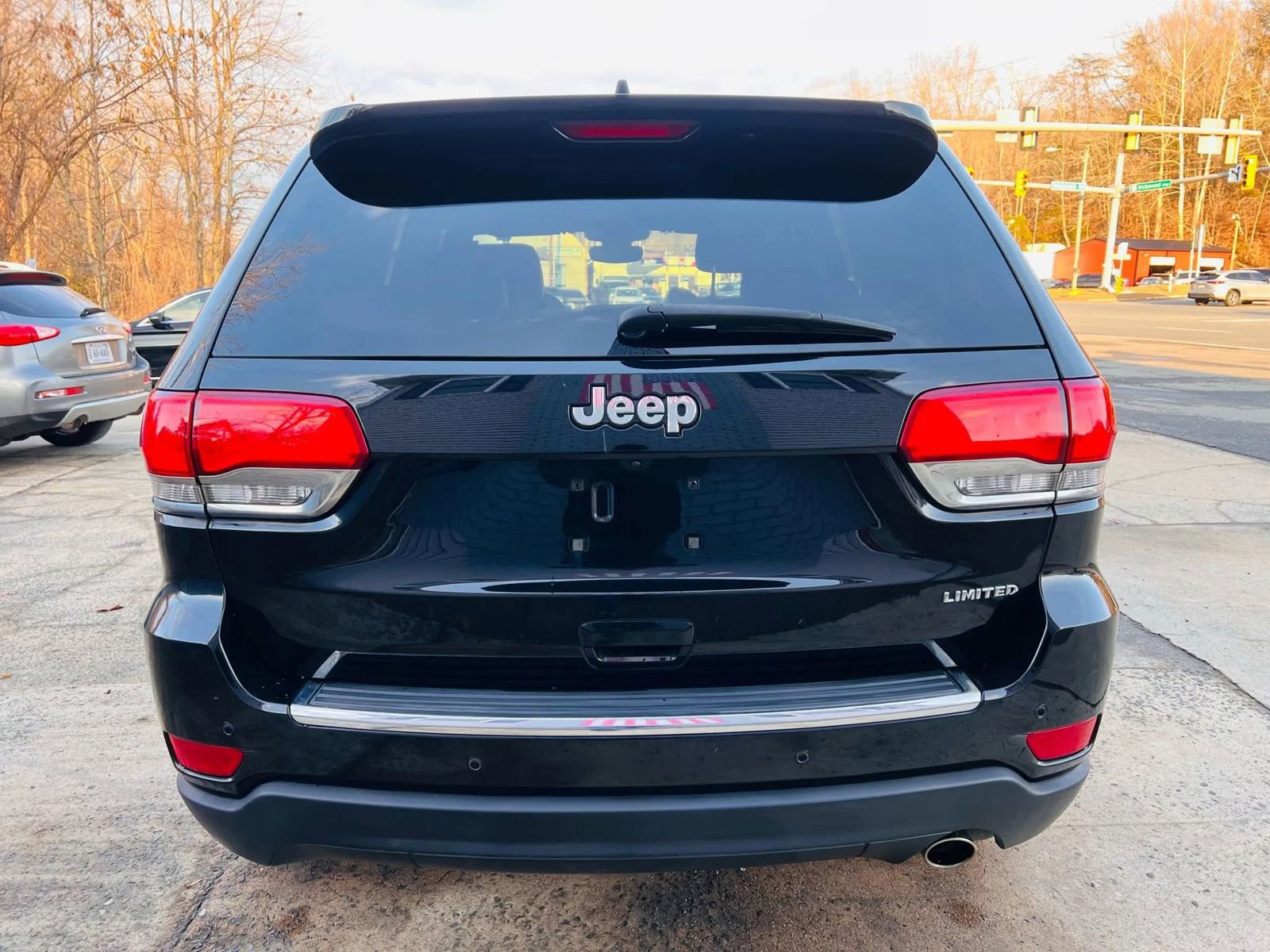 Used 2017 Jeep Grand Cherokee Limited RWD image 12