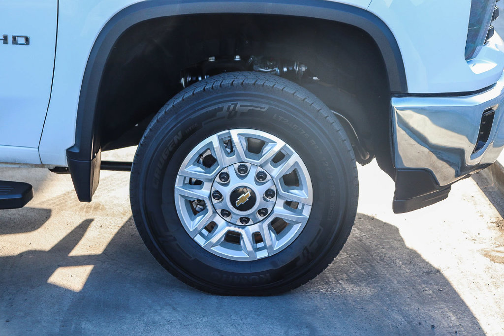 Used 2025 Chevrolet Silverado 2500 LT AWD/4WD image 5