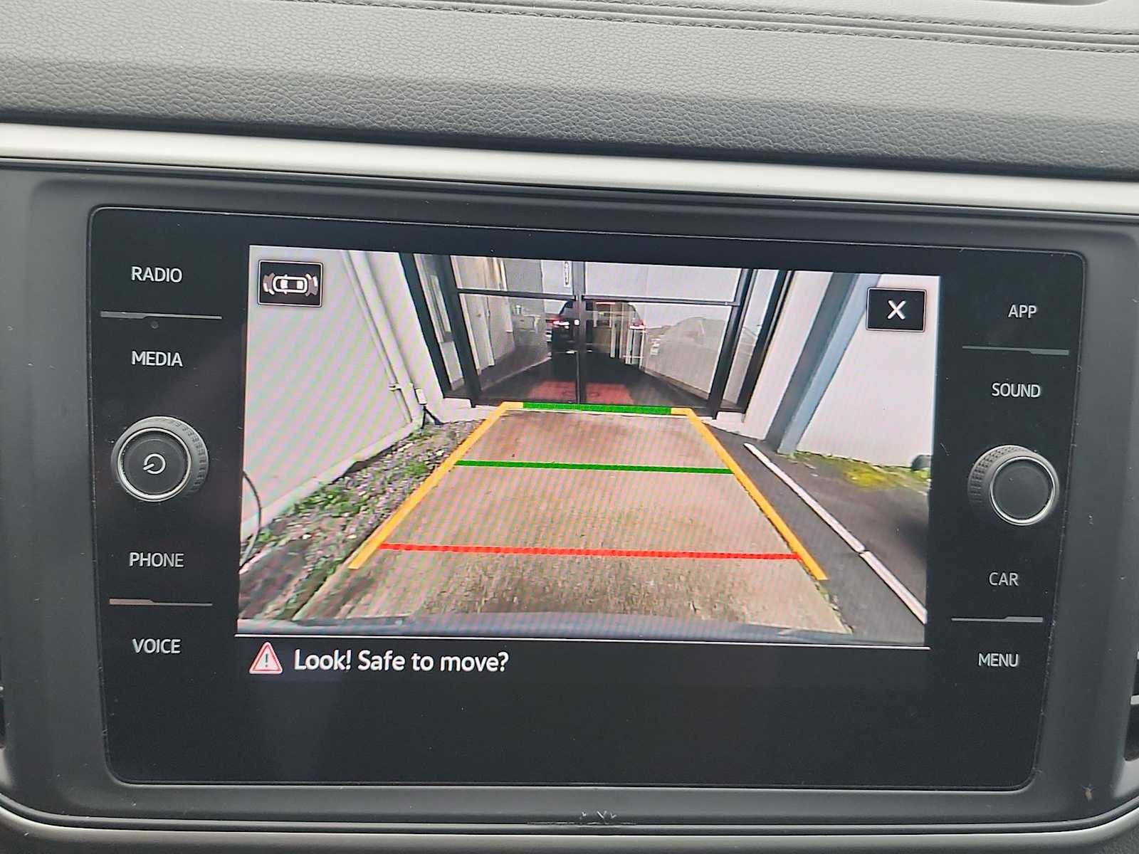 Used 2021 Volkswagen Atlas Cross Sport SE image 18