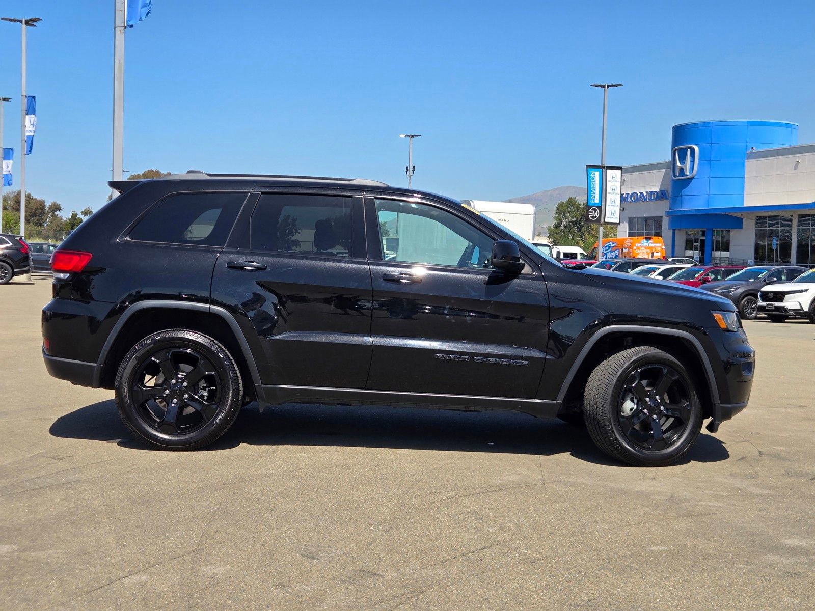 Used 2018 Jeep Grand Cherokee Laredo AWD/4WD image 8