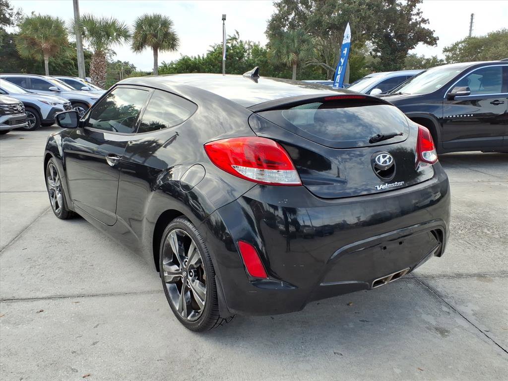 Used 2017 Hyundai Veloster Value Edition image 5