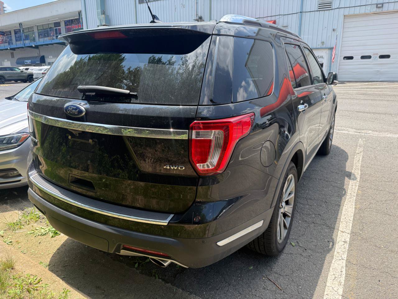 Used 2018 Ford Explorer Limited AWD/4WD image 2