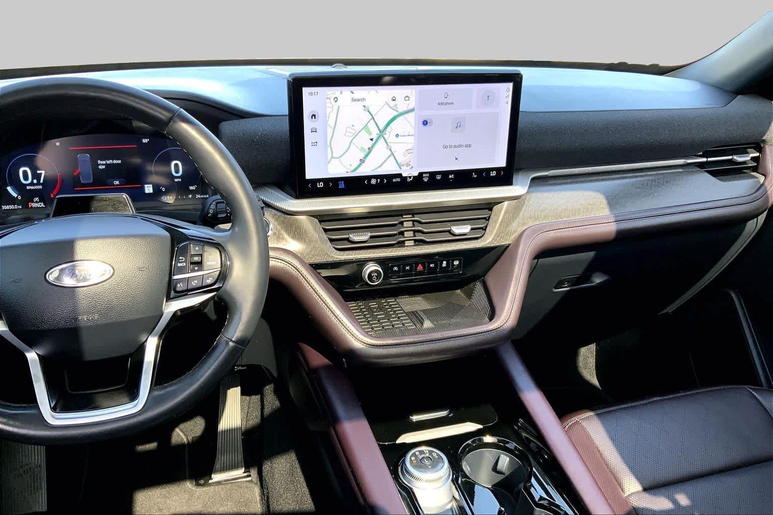 Certified 2025 Ford Explorer Platinum RWD image 7