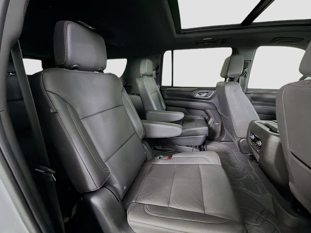 Used 2023 Chevrolet Suburban Z71 w/ Luxury Package AWD/4WD image 32