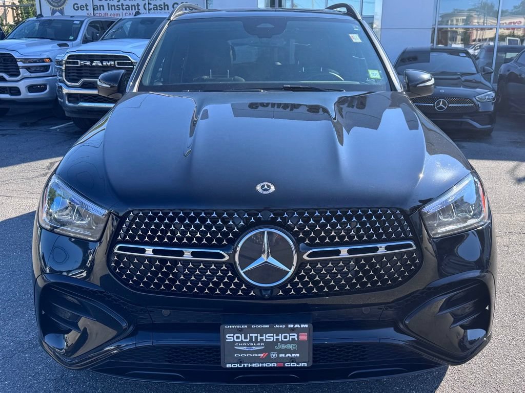 Used 2025 Mercedes-Benz GLE 350 4MATIC w/ AMG Line Exterior image 2