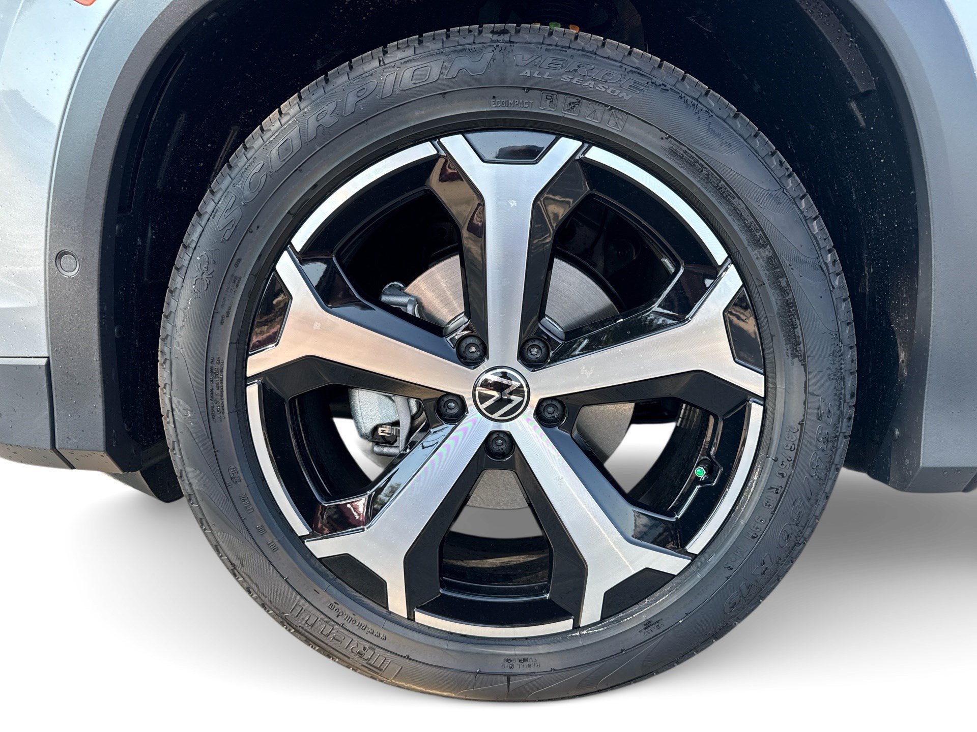 New 2026 Volkswagen Tiguan SE FWD image 18
