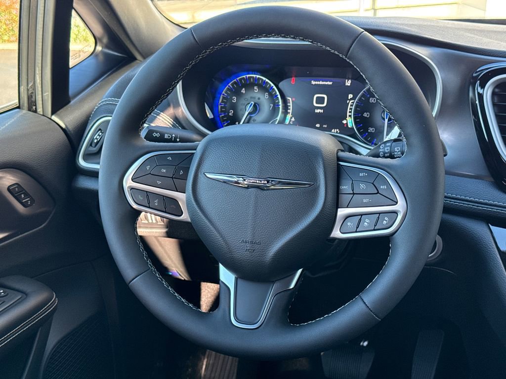 New 2026 Chrysler Pacifica Select FWD image 22