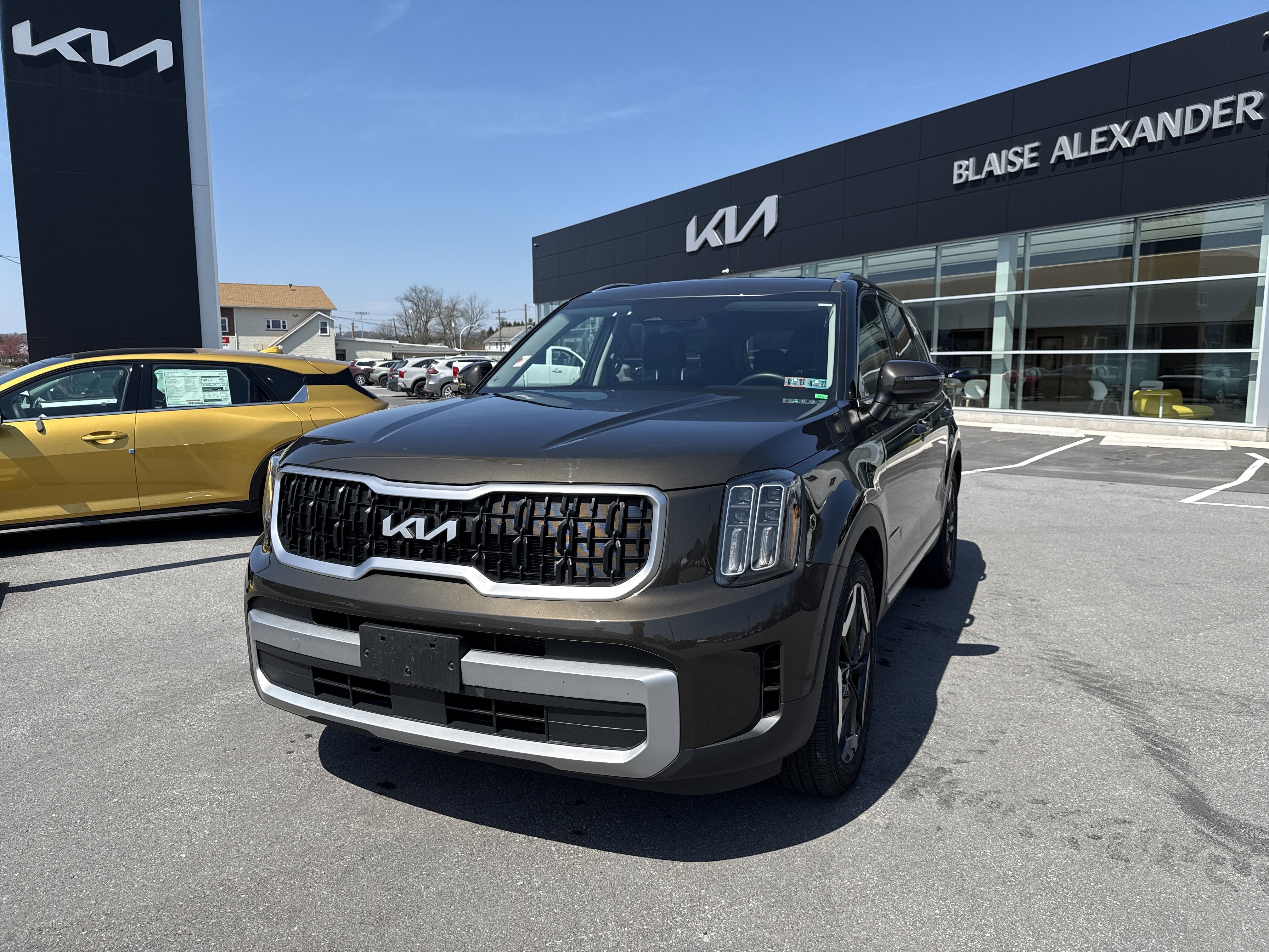 Used 2023 Kia Telluride EX image 10