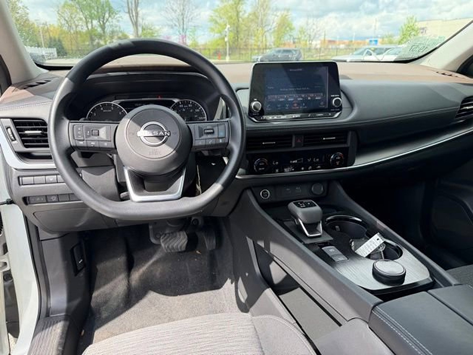 Used 2023 Nissan Rogue SV AWD/4WD image 13