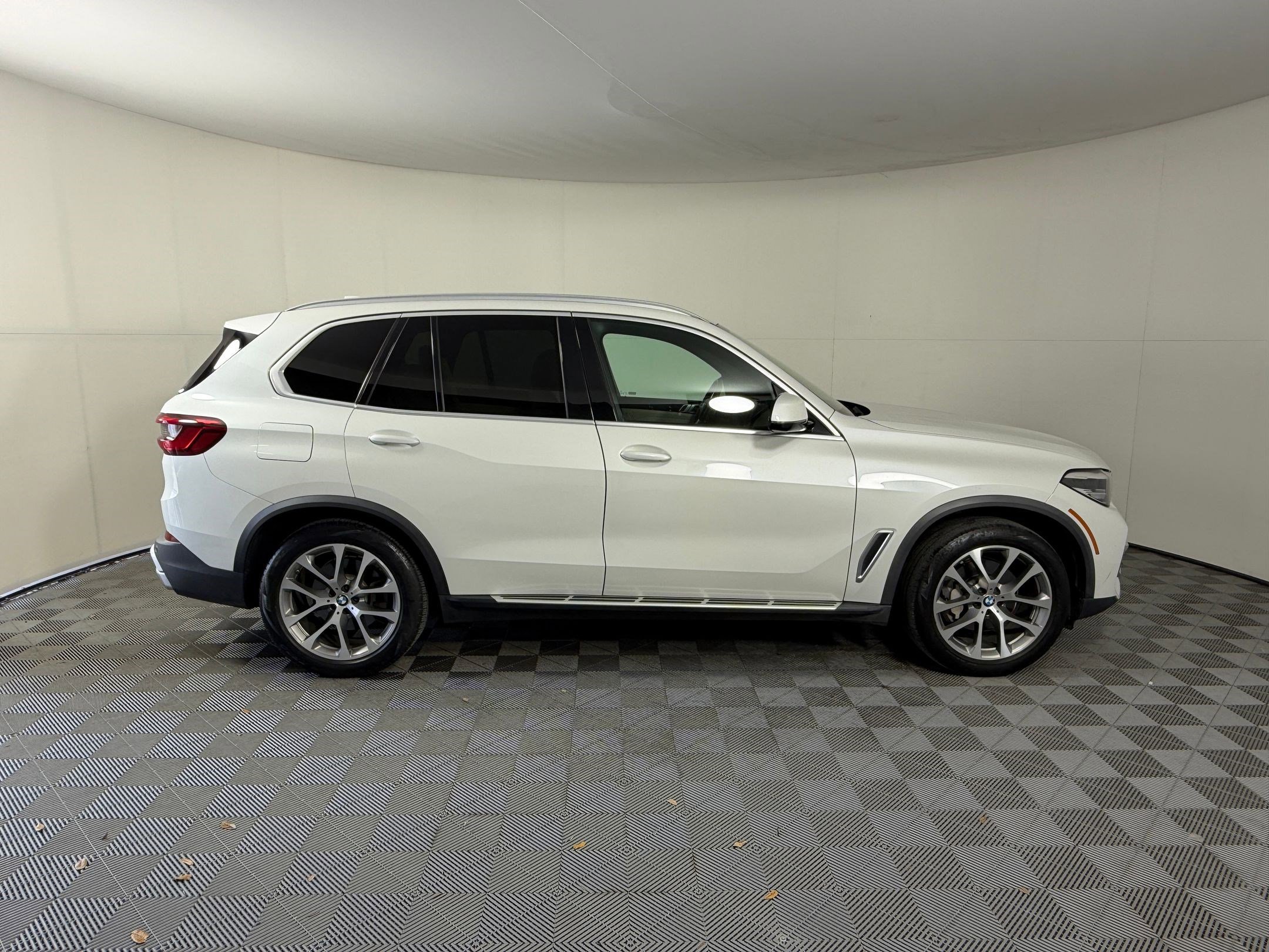 Used 2019 BMW X5 xDrive40i w/ Convenience Package AWD/4WD image 8