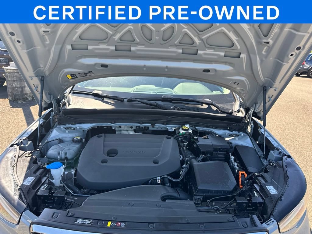 Certified 2025 Volvo XC40 B5 Plus AWD/4WD image 29