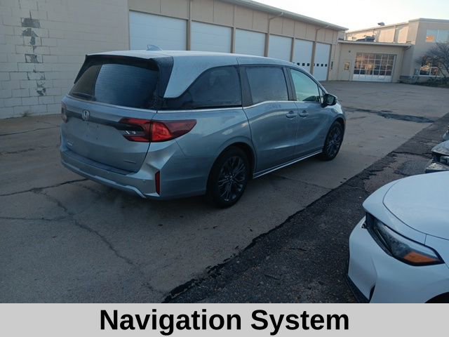 Used 2025 Honda Odyssey Touring image 3