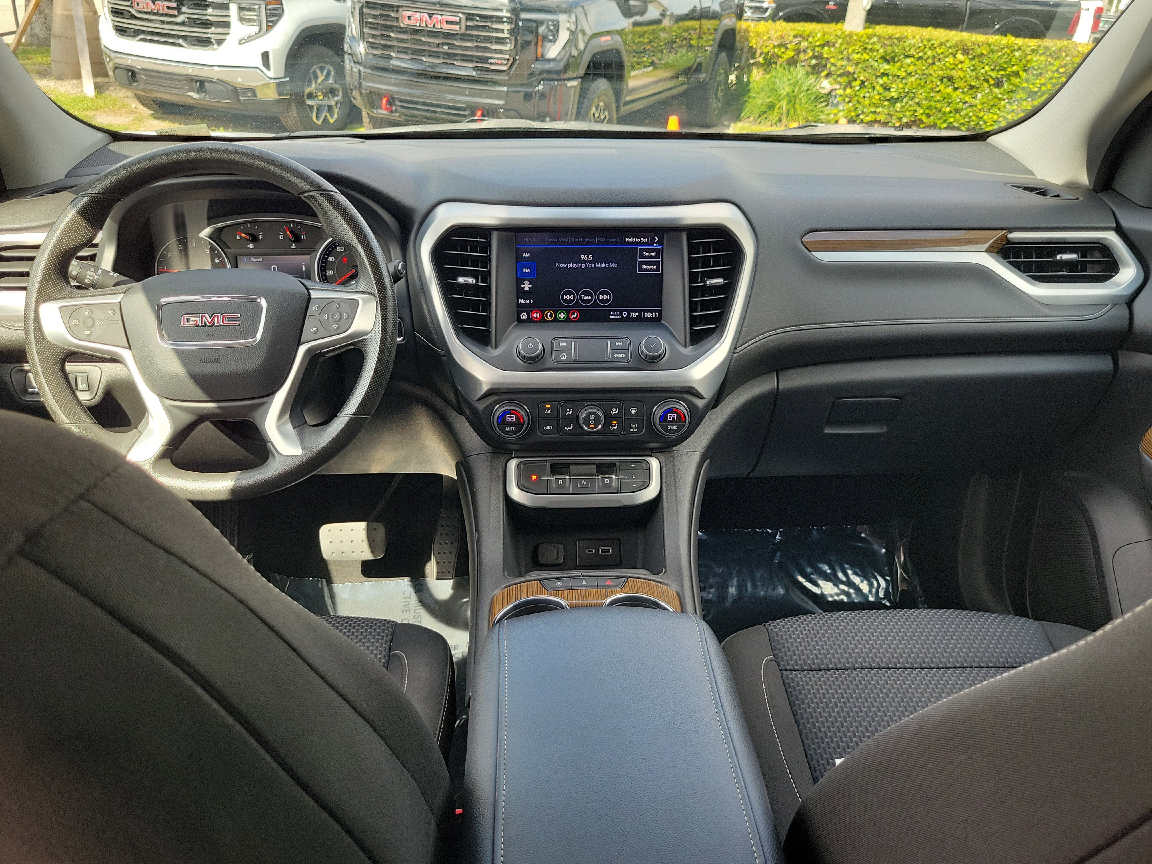 Used 2023 GMC Acadia SLE w/ Driver Convenience Package FWD image 18