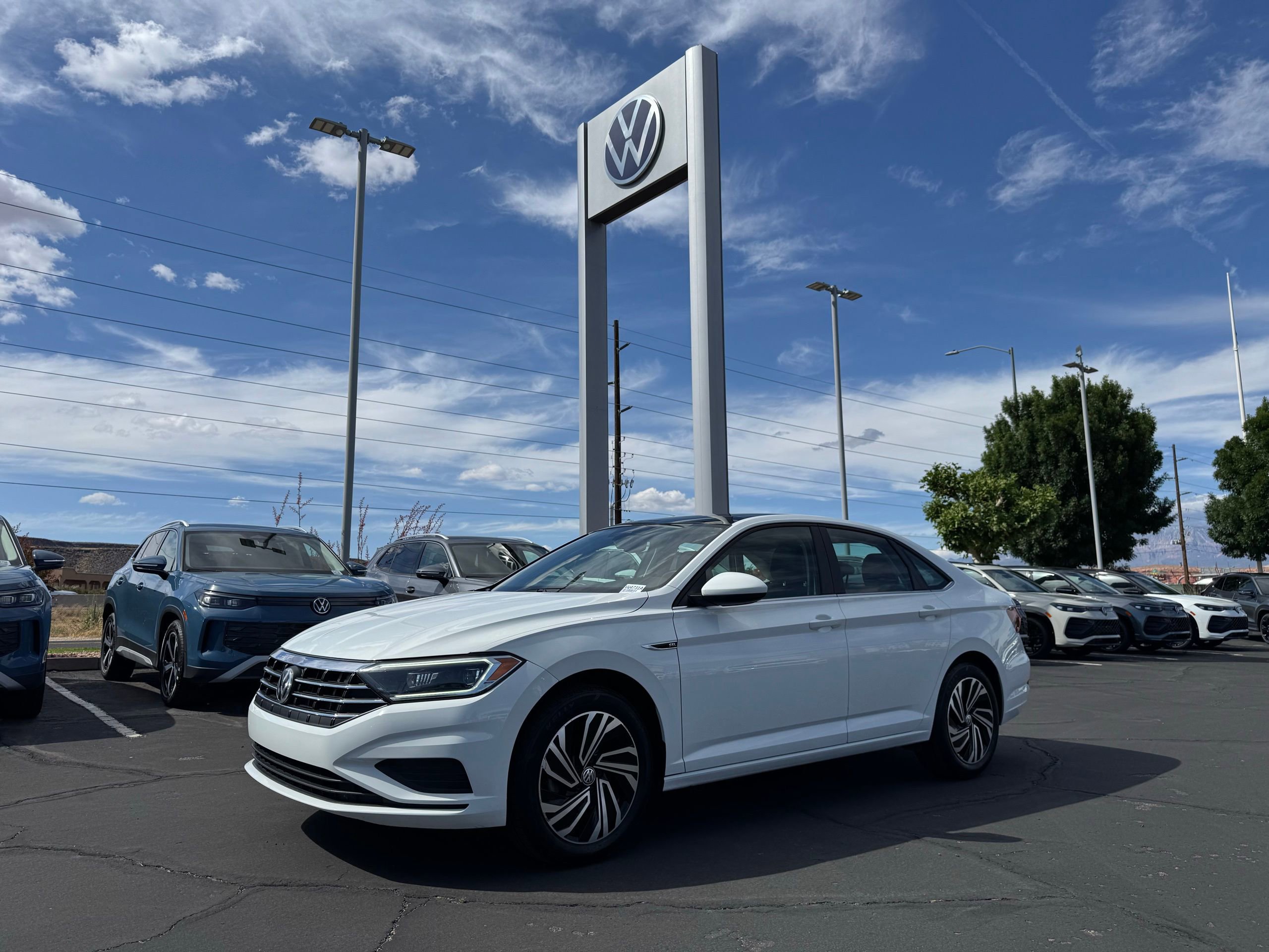 Used 2020 Volkswagen Jetta SEL FWD image 1
