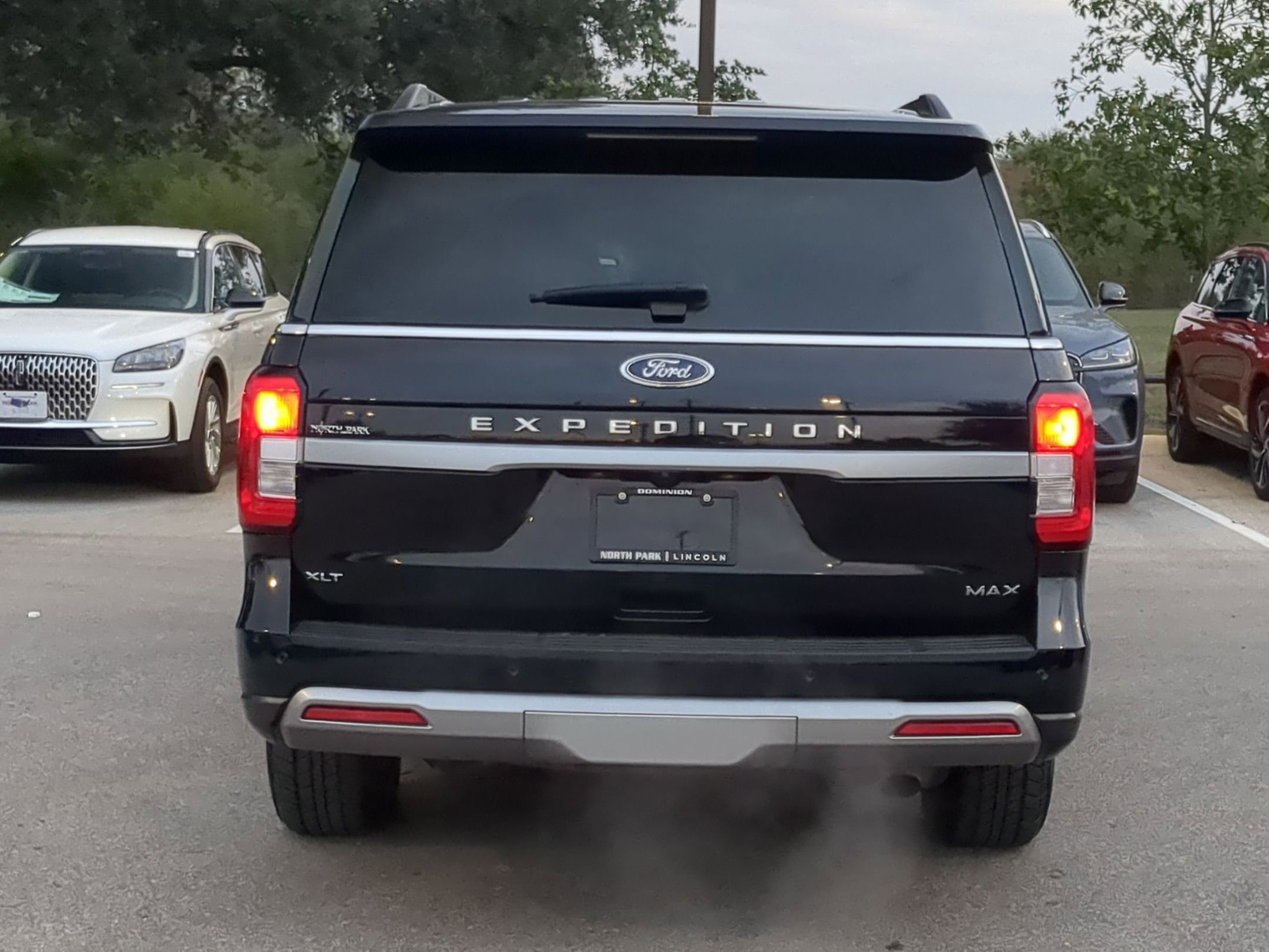 Used 2024 Ford Expedition Max XLT image 4