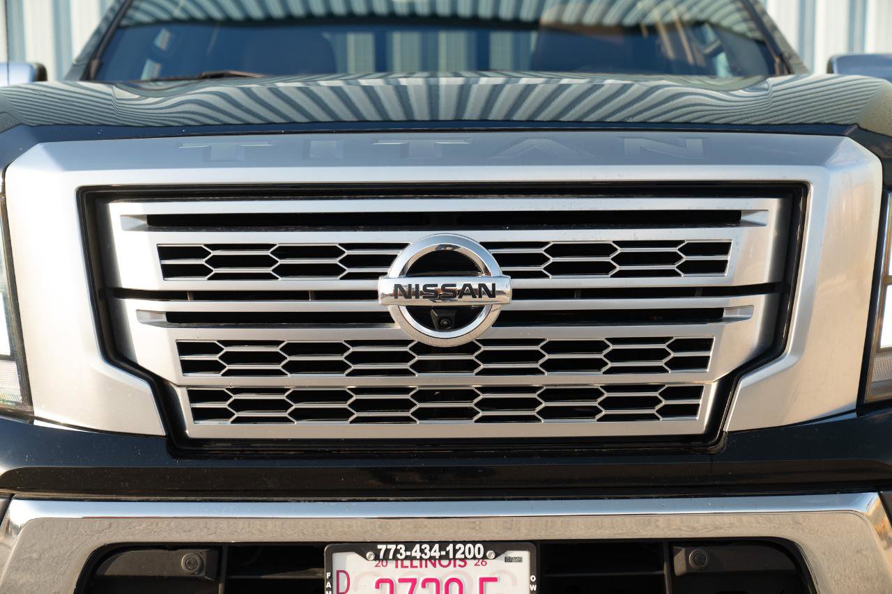 Used 2020 Nissan Titan Platinum Reserve w/ Moonroof Package image 4