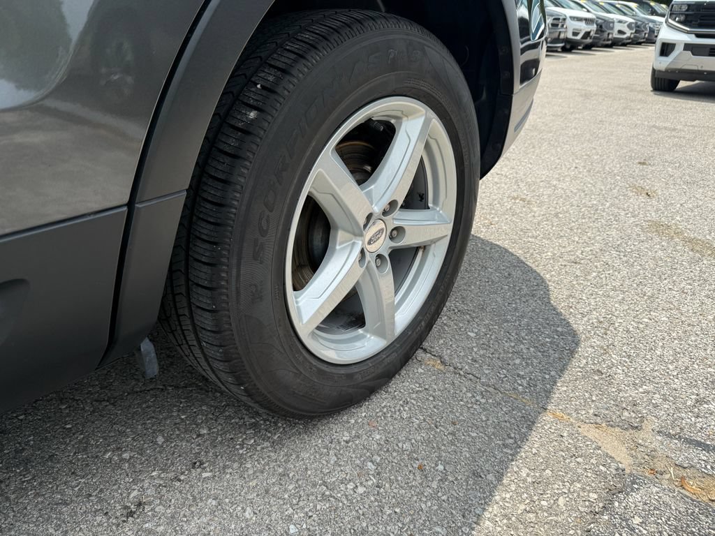 Used 2019 Ford Explorer XLT w/ Equipment Group 202A FWD image 15