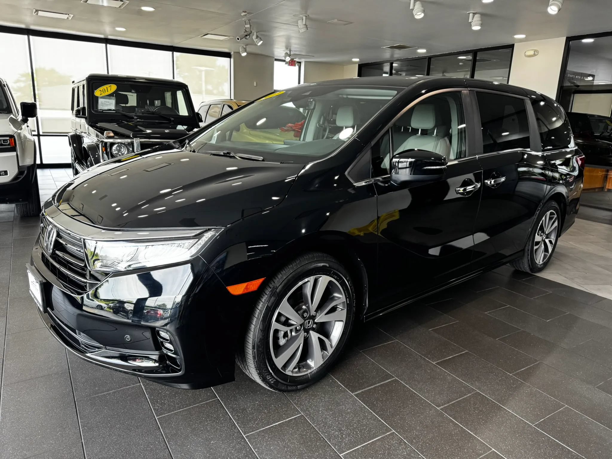 Used 2022 Honda Odyssey Touring image 2