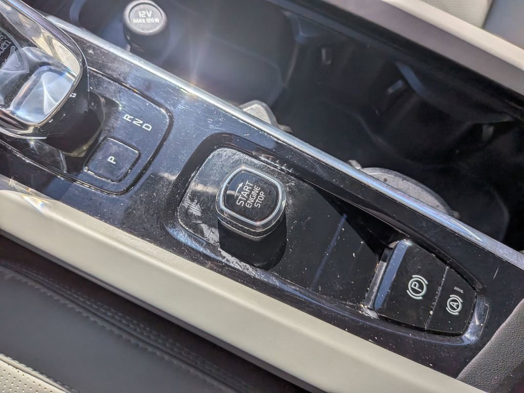 Used 2023 Volvo XC60 B6 Ultimate w/ Climate Package image 23