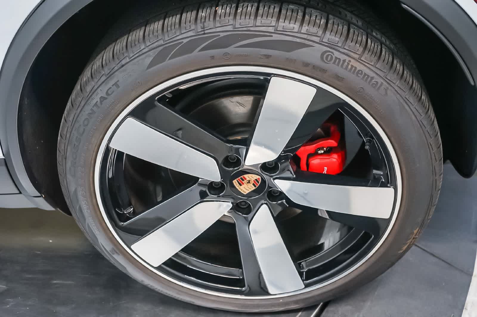 Certified 2025 Porsche Macan 4S Electric AWD/4WD image 13