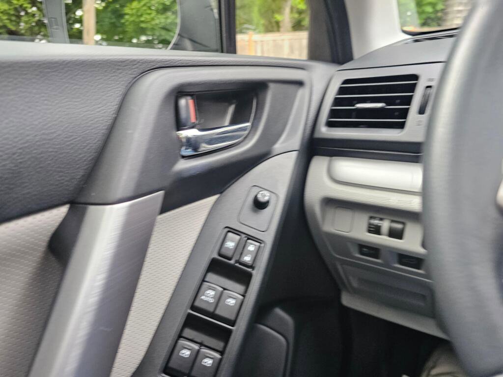 Used 2014 Subaru Forester 2.5i Touring AWD/4WD image 30